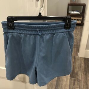 Size 4 Lululemon soft stream shorts